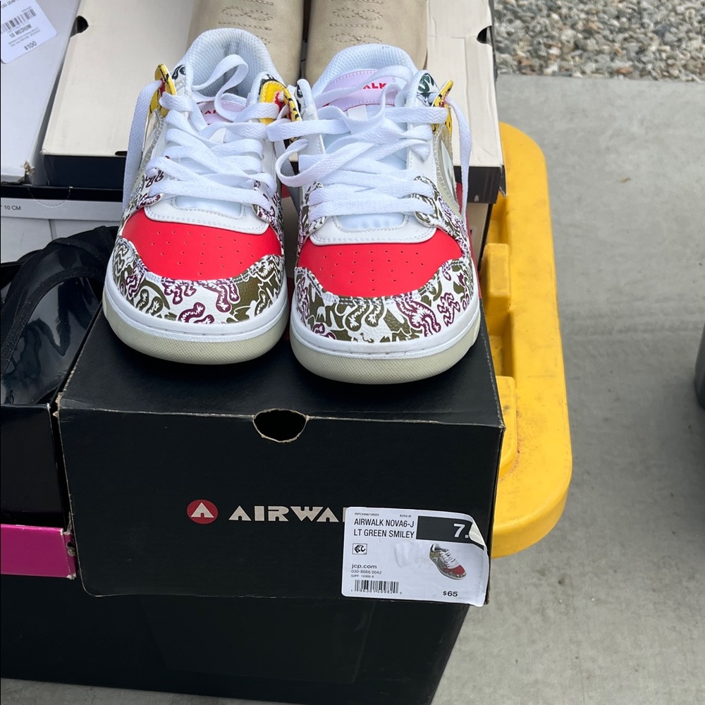 Airwalk Women's Red and White Patterned Sneakers